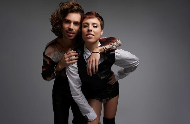 Dion Cooper en Mia Nicolai