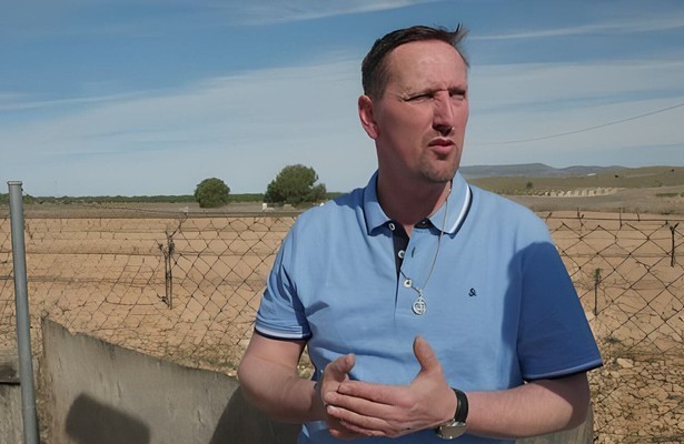 Johan Jelies in Een Huis Vol Emigreert