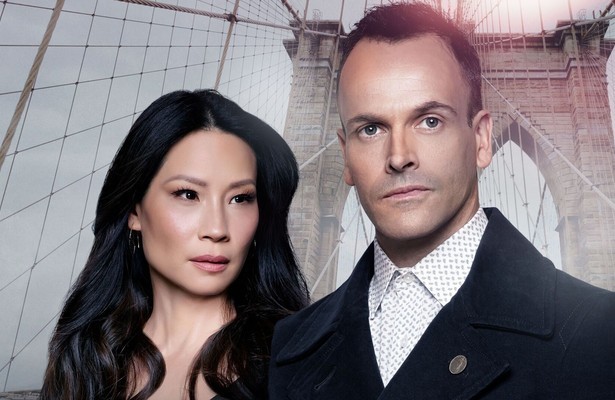 Jonny Lee Miller en Lucy Liu in Elementary