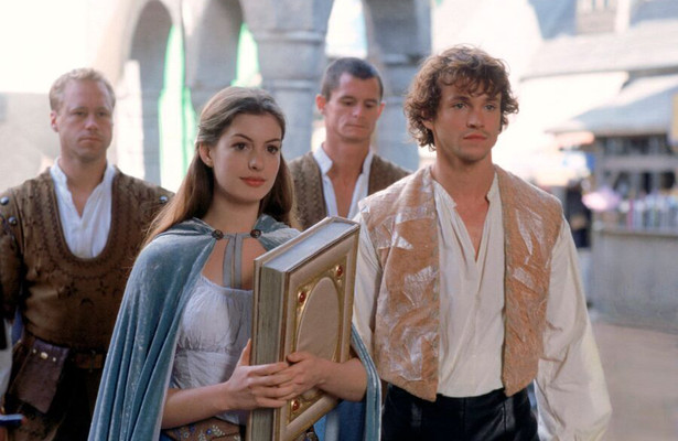 Anne Hathaway en overige castleden Ella Enchanted