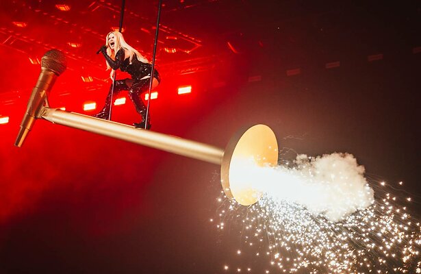 Erika Vikman met ICH KOMME voor Finland.