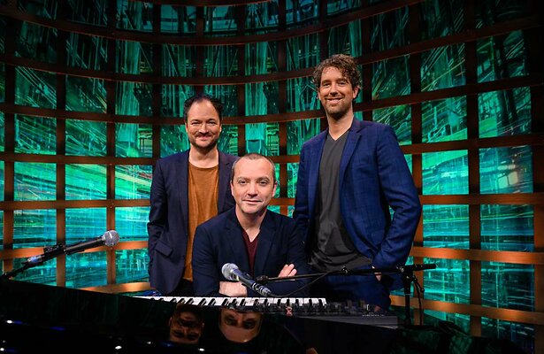 Jeroen Woe, Miguel Wiels en Niels van der Laan voor Even tot Hier