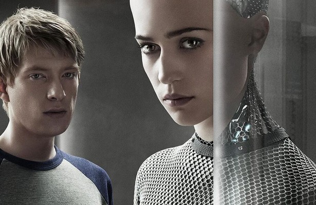Alicia Vikander en Oscar Isaac in Ex Machina