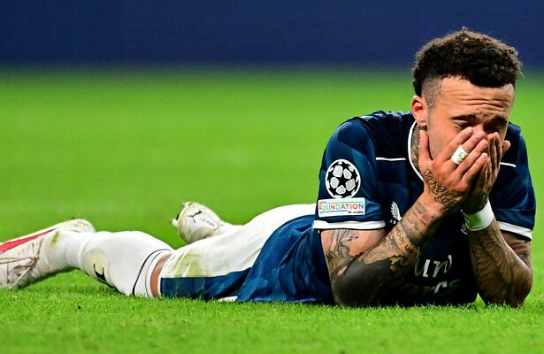  Quilindschy Hartman van Feyenoord baalt van het verlies van de wedstrijd.