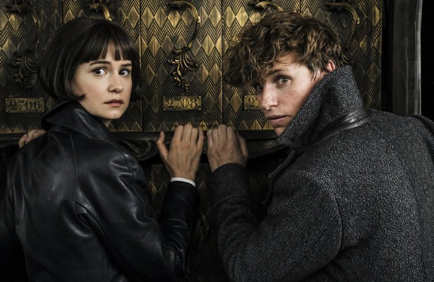 Katherine Waterston en Eddie Redmayne in Fantastic Beats: The Crimes of Grindelwald