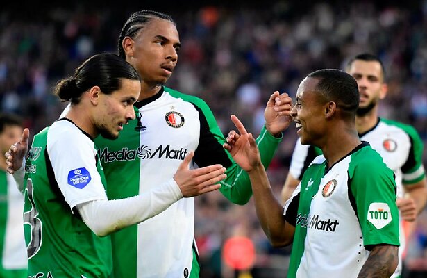 Igor Paixao, Anis Hadj Moussa en Calvin Stengs (Feyenoord)