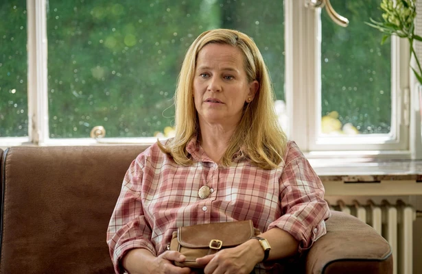 Lies Visschedijk als Roelien in Gooische Vrouwen