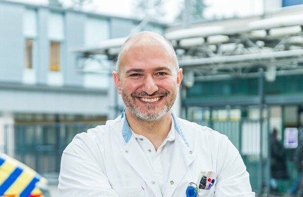 Gor Khatchikyan voor Op de Spoed