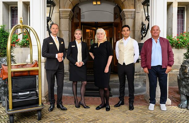 Paul de Leeuw terug op zaterdagavond met Hotel Hollandia