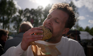 How do they do it? Met Tim Senders