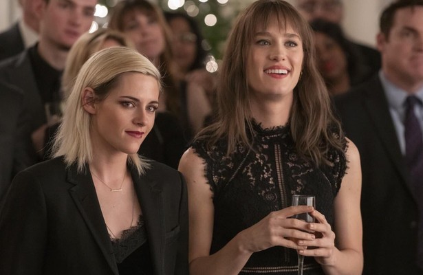 Kirsten Stewart en Mackenzie Davis in Happiest Season
