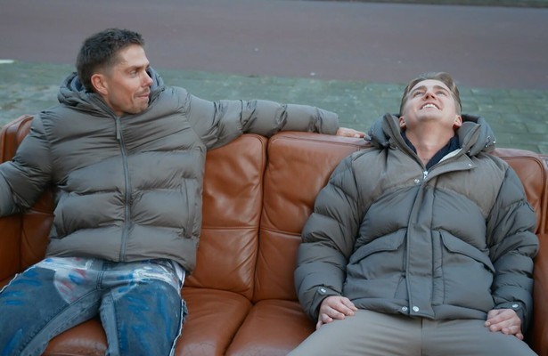 André Hazes en Mart Hoogkamer in Hazes & Hoogkamer: Tot Uw Dienst