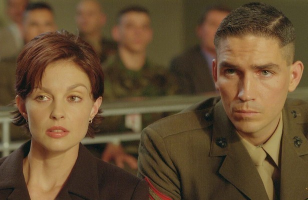 Ashley Judd en James Caviezel in High Crimes