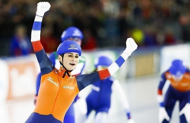 Spectaculaire massastart in Thialf