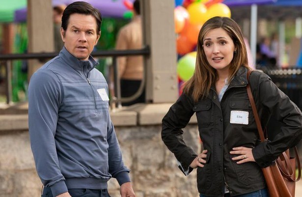 Rose Byrne en Mark Wahlberg als adoptieouders