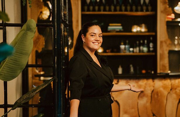 Isabella Boer voor De Opvolging