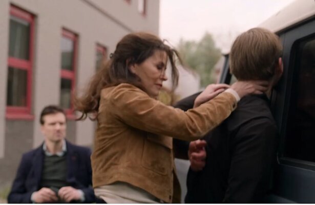 Janine gaat hardhandig te werk