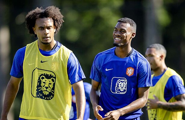 Joshua Zirkzee en Ryan Gravenberch (Jong Oranje)