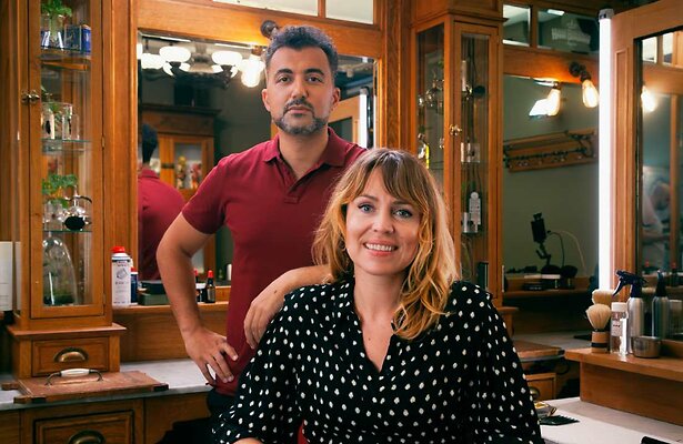 Janne Schra en Özcan Akyol in De Geknipte Gast