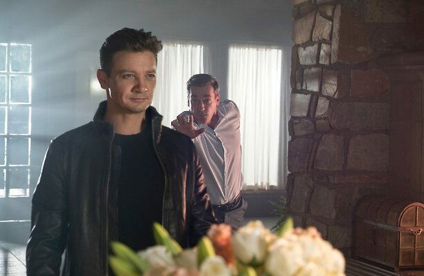 Jeremy Renner en Jon Hamm in Tag