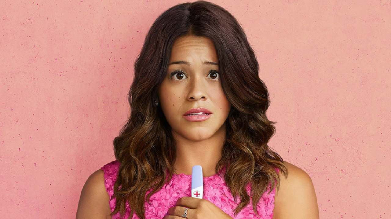 Gina Rodriguez voor Jane the Virgin