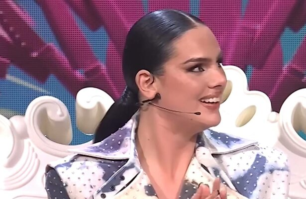 Famke Louise tijdens The Roast op Comedy Central