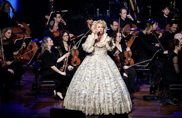 Karin Bloemen voor Karin Bloemen & Metropole Orkest: 40 Jaar De Allermooiste Liedjes