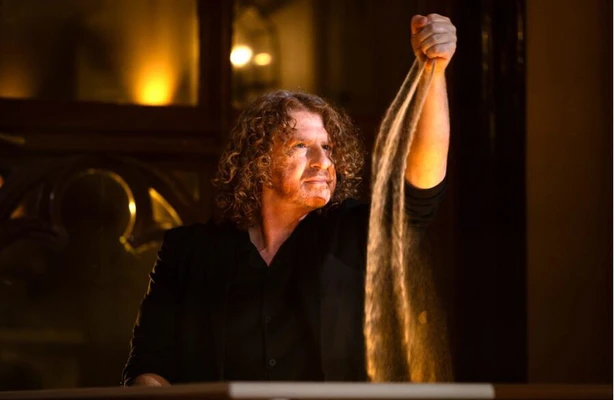 Gert van der Vijver voor Kerst met de Zandtovenaar