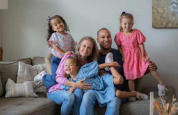 Kevin, Nicole, Mae, Ivy en Nova uit Meer dan Verwacht