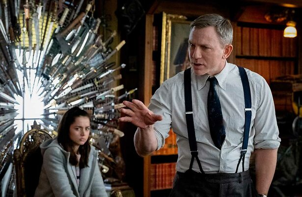 Daniel Craig en Ana de Armas in Knives Out