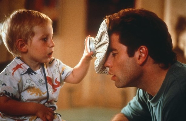 Bruce Willis als babbelende baby
