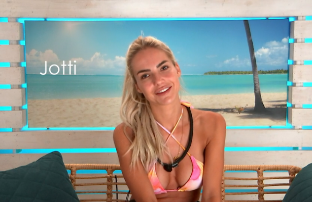 Jotti in Love Island.