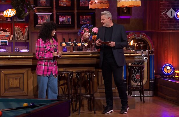 Sybrand Niessen en barvrouw Fenna Ramos