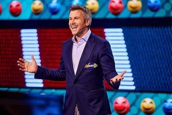 Knikkeren met sportpresentatoren