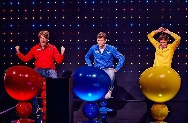 Dj's aan het knikkeren