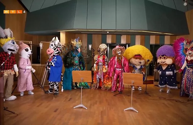 Alle Masked Singer-kandidaten verzorgden een kerstoptreden