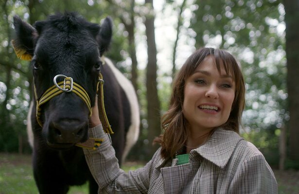 Melody Klaver als Faya in Zussen
