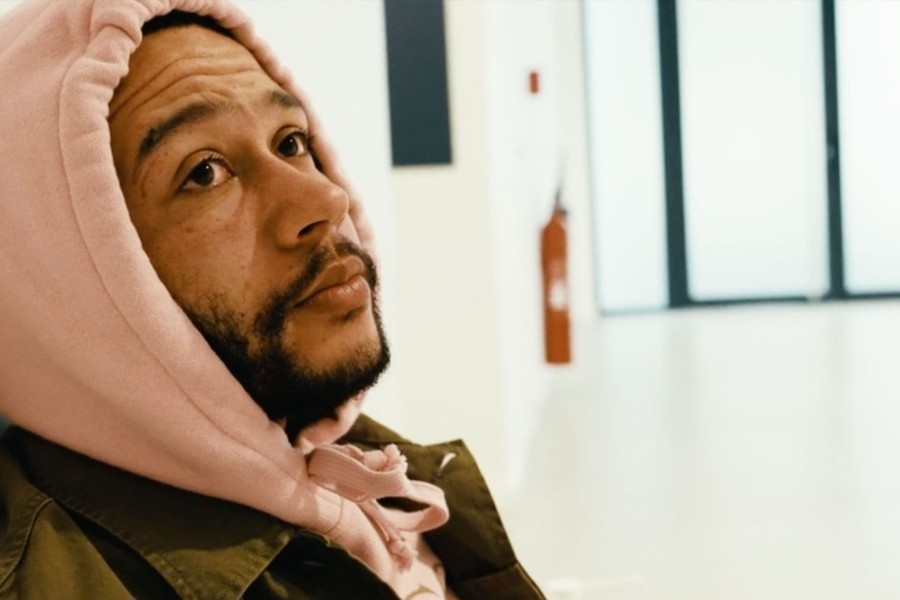 Memphis Depay - met beide benen