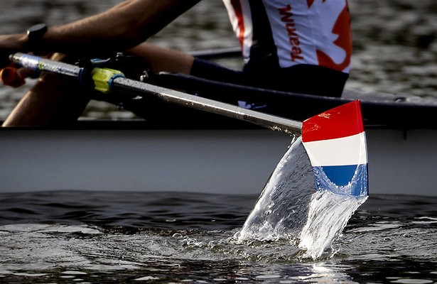 De mannen dubbelvier gaan roeien in Tokio