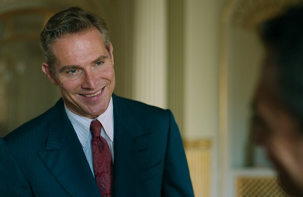 Mark Umbers als Cecil in Hotel Portofino