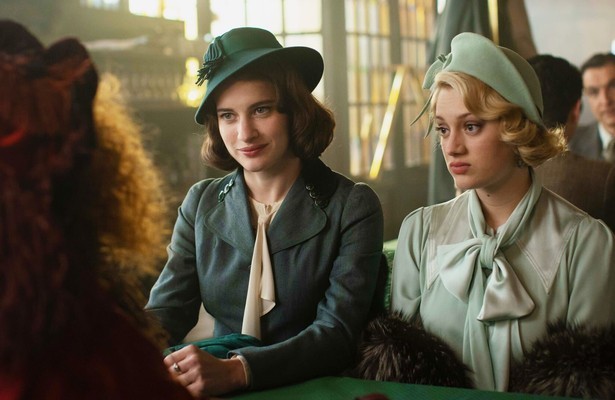 Nadia Tereszkiewicz en Rebecca Marder in Mon crime