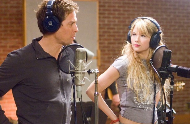 Hugh Grant en Haley Bennett in Music and Lyrics