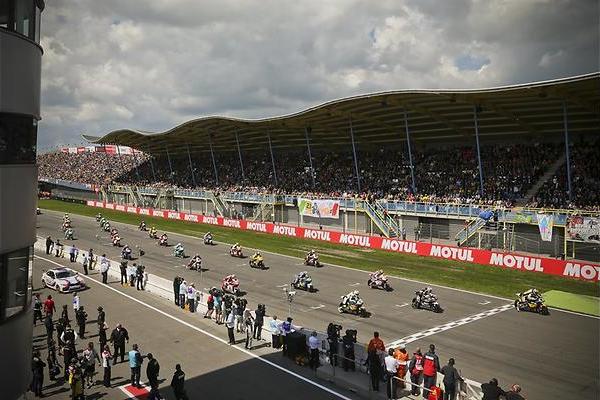 Rossi rijdt voor nummer negen in TT Assen