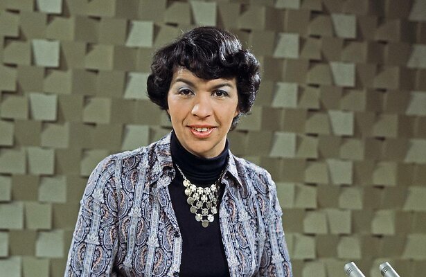 Eerste vrouwelijke nieuwslezer NOS Journaal, Eugènie Herlaar, overleden.