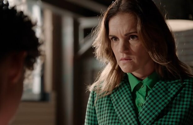 Marly van der Velden als Nina in GTST