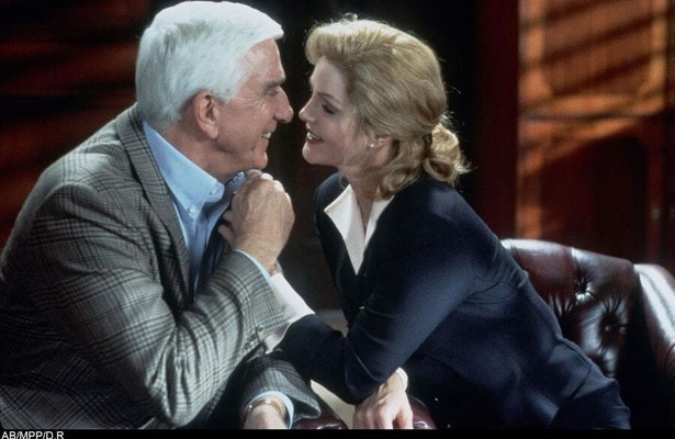 Priscilla Presley en Leslie Nielsen in Naked Gun 33 1/3: The Final Insult