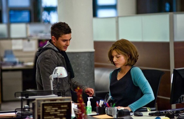 Zac Efron en Michelle Pfeiffer in New Year's Eve