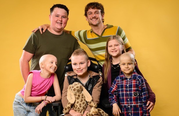 Jurre Geluk met kinderen uit Niet Klein te Krijgen