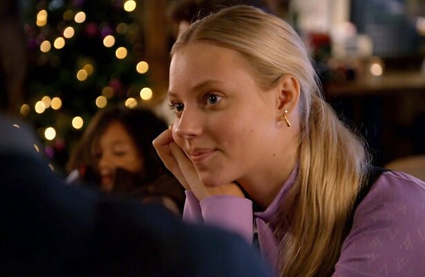 Noa Jacobus als Nola Sanders in GTST