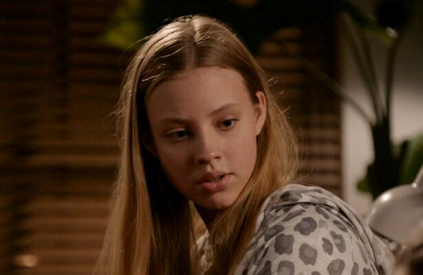 Noa Jacobus als Nola in GTST